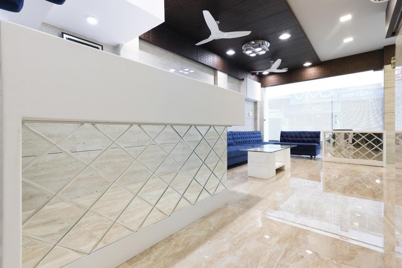 Oyo 60577 Sukhmani Residency Hotel Индор Екстериор снимка